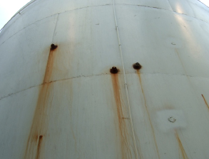 A clean tank, ready for inspection. The floor and walls are visible with no product present.